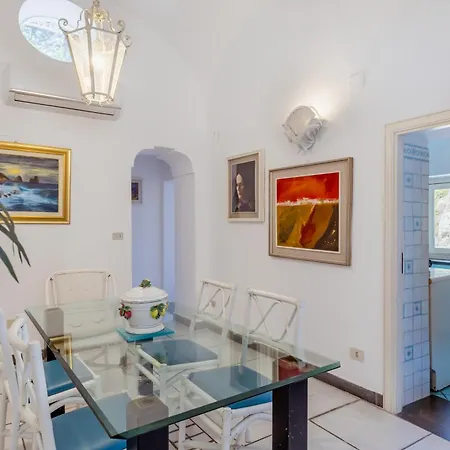 La Perla Marina Πανσιόν