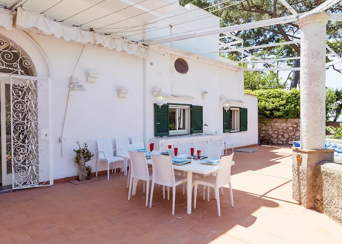 La Perla Marina בית הארחה 3*